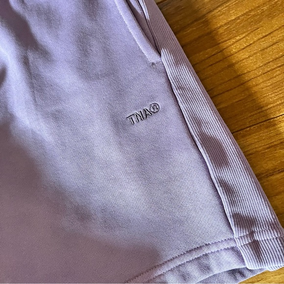 Aritzia TNA Cozy Fleece Boyfriend Sweatshorts New XS Lavender - Picture 4 of 13